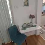House With Scenic Apartman Potony