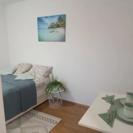 House With Scenic Appartement *