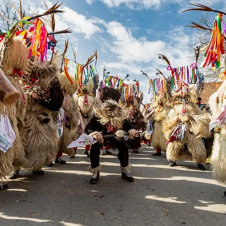 House With Scenic Apartman